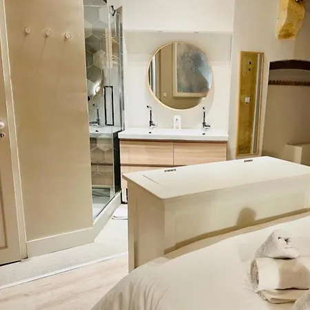 Grand Theatre Apartment